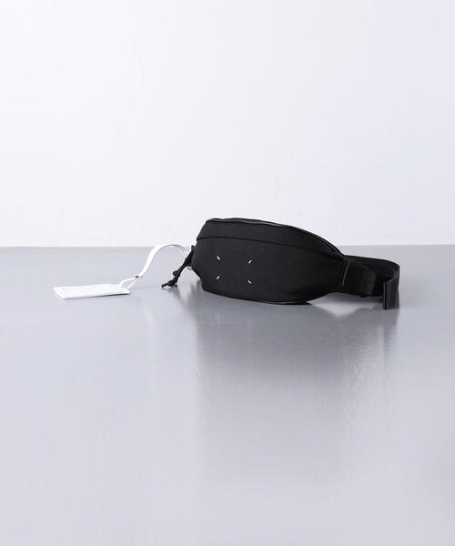 Maison Margiela（メゾンマルジェラ）の「＜MAISON MARGIELA（メゾン マルジェラ）＞ バナナ ポーチ■■■（ボディバッグ/ウエストポーチ・メンズ・ブラック・FREE）」の2枚目の写真