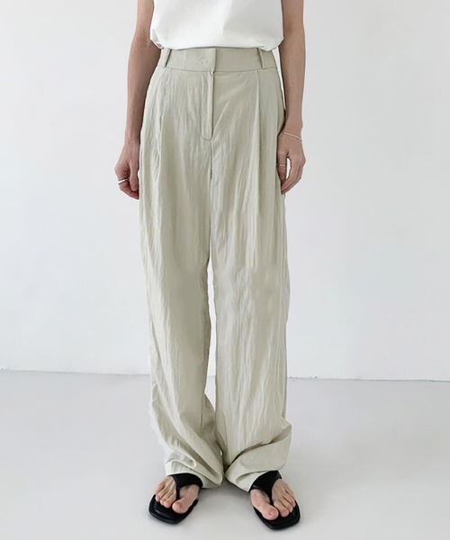 me+em select（ミームセレクト）の「ワッシャータックワイドスラックス（スラックス・レディース・ベージュ/ブラック/カーキ/チャコールグレー・SMALL/MEDIUM）」の4枚目の写真