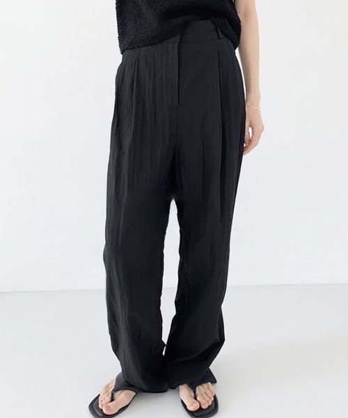 me+em select（ミームセレクト）の「ワッシャータックワイドスラックス（スラックス・レディース・ベージュ/ブラック/カーキ/チャコールグレー・SMALL/MEDIUM）」の2枚目の写真