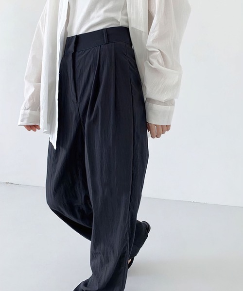 me+em select（ミームセレクト）の「ワッシャータックワイドスラックス（スラックス・レディース・ベージュ/ブラック/カーキ/チャコールグレー・SMALL/MEDIUM）」の9枚目の写真