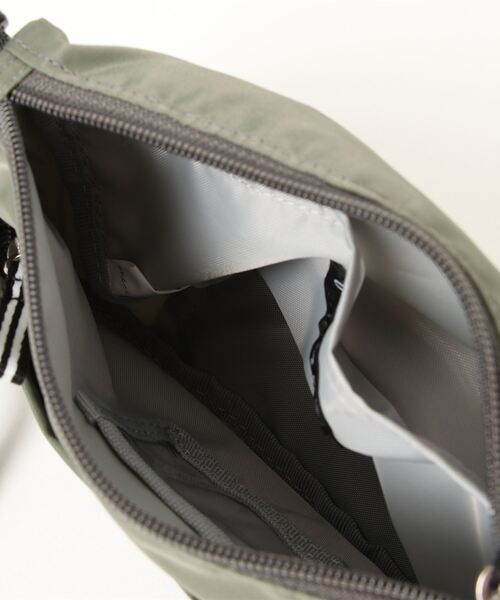 agnes b.（アニエスベー）の「GL11 E POCHETTE ロゴポシェット（ショルダーバッグ・キッズ・グレー・UNI）」の13枚目の写真