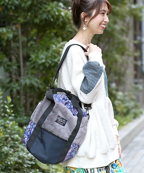 チチカカ（チチカカ）の「ファー巾着ショルダーバッグ（ショルダーバッグ・レディース・ブラック/ブラウン/ブルー・FREE）」の3枚目の写真