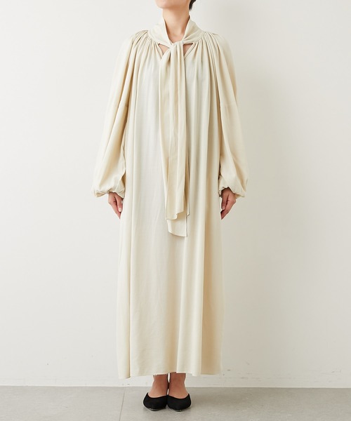 美品♪ ヴェニット Venit VERY掲載 ボウタイ ウール ロングワンピース 美品♪ ヴェニット Venit VERY掲載 ボウタイ ウール ロングワンピース