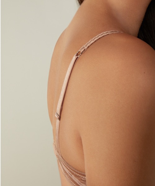 【新品未使用】【限定値引中】Intimissimi シルクサテンブラジャー セール】Delicate Pieces Simona シルク スーバープッシュアップ