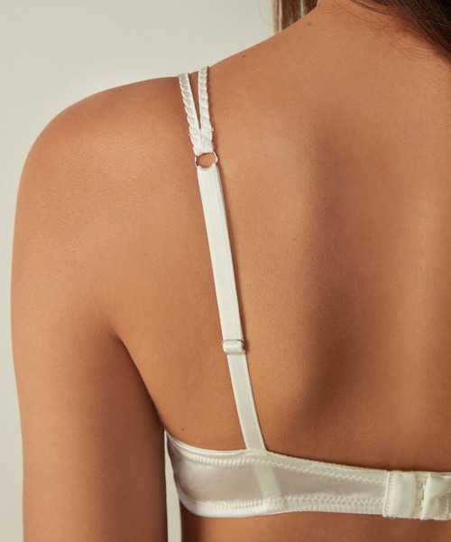 Intimissimi（インティミッシミ）の「Bellissima シルク プッシュアップブラ（ブラジャー・レディース・ブラック/ブルー/ピンクゴールド/アイボリー/レッド・75B/80B/75C/80C/70B/85B）」の21枚目の写真