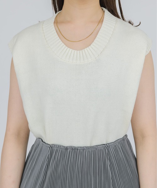 NEUNA(ヌナ)の「【ノースリーブでも着用できる】3WAY肌見せデコルテサマーニットベスト/ボレロ(ニット/セーター・レディース・ホワイト/チャコールグレー/ピンク・FREE)」の8枚目の写真