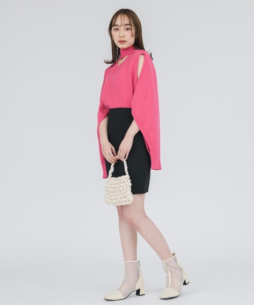 NEUNA(ヌナ)の「【ノースリーブでも着用できる】3WAY肌見せデコルテサマーニットベスト/ボレロ(ニット/セーター・レディース・ホワイト/チャコールグレー/ピンク・FREE)」の4枚目の写真