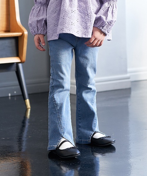 b・ROOM(ビールーム)の「デザインスリットブーツカットデニムパンツ(デニムパンツ・キッズ・サックスブルー/ネイビー・120cm/130cm/110cm/90cm/100cm)」の2枚目の写真