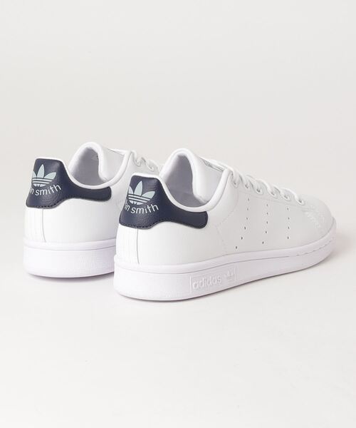 adidas（アディダス）の「スタンスミス / Stan Smith / アディダスオリジナルス（メンズ/レディース）（スニーカー・メンズ・ホワイト×ネイビー・23.5cm/24.5cm/23.0cm/24.0cm/28.0cm/25.5cm/27.5cm/25.0cm/26.0cm/27.0cm/22.0cm/22.5cm/29.0cm/26.5cm/28.5cm）」の3枚目の写真