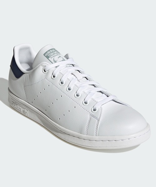 adidas（アディダス）の「スタンスミス / Stan Smith / アディダスオリジナルス（メンズ/レディース）（スニーカー・メンズ・ホワイト×ネイビー・23.5cm/24.5cm/23.0cm/24.0cm/28.0cm/25.5cm/27.5cm/25.0cm/26.0cm/27.0cm/22.0cm/22.5cm/29.0cm/26.5cm/28.5cm）」の4枚目の写真