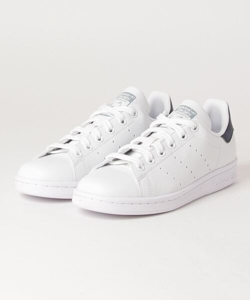 adidas（アディダス）の「スタンスミス / Stan Smith / アディダスオリジナルス（メンズ/レディース）（スニーカー・メンズ・ホワイト×ネイビー・23.5cm/24.5cm/23.0cm/24.0cm/28.0cm/25.5cm/27.5cm/25.0cm/26.0cm/27.0cm/22.0cm/22.5cm/29.0cm/26.5cm/28.5cm）」の2枚目の写真