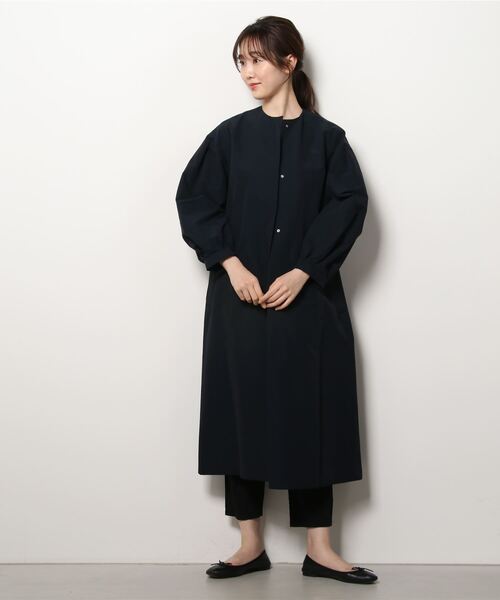 allureville（アルアバイル）の「グログランノーカラータックスリーブコート（トレンチコート・レディース・グレイッシュベージュ/ネイビー/サックスブルー/グリーン・2/1）」の9枚目の写真