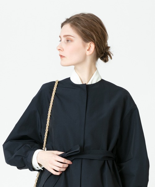 allureville（アルアバイル）の「グログランノーカラータックスリーブコート（トレンチコート・レディース・グレイッシュベージュ/ネイビー/サックスブルー/グリーン・2/1）」の13枚目の写真