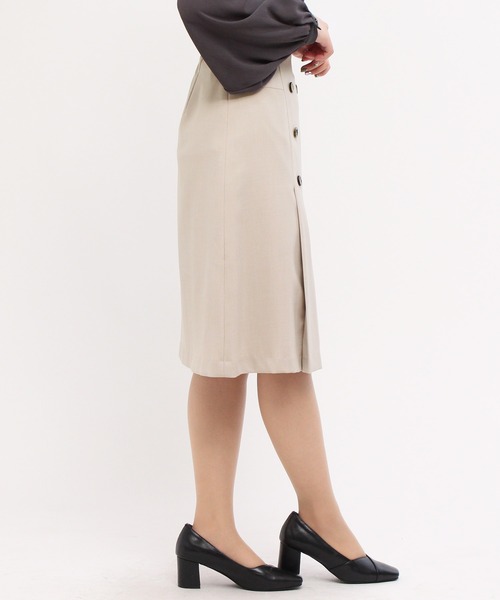 TRUDEA(トルディア)の「フロントボタン フレアスカート(スカート・レディース・グリーン/グレイッシュベージュ/ブラック・LARGE/SMALL/MEDIUM)」の4枚目の写真
