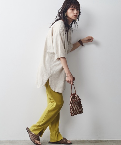 CHIC STYLE(シックスタイル)の「<大きいサイズ>深Vネックチュニックブラウス シックスタイル(シャツ/ブラウス・レディース・ブラック/ベージュ・5L/LL/L/3L/4L)」の7枚目の写真