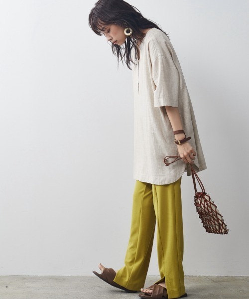CHIC STYLE(シックスタイル)の「<大きいサイズ>深Vネックチュニックブラウス シックスタイル(シャツ/ブラウス・レディース・ブラック/ベージュ・5L/LL/L/3L/4L)」の21枚目の写真