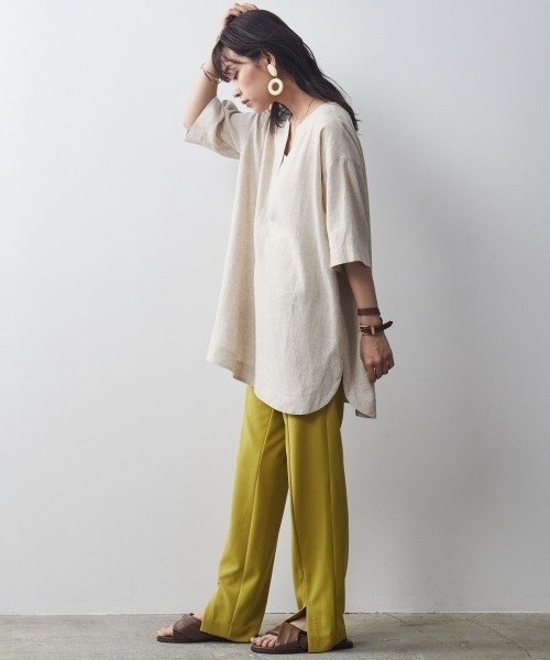 CHIC STYLE(シックスタイル)の「<大きいサイズ>深Vネックチュニックブラウス シックスタイル(シャツ/ブラウス・レディース・ブラック/ベージュ・5L/LL/L/3L/4L)」の5枚目の写真