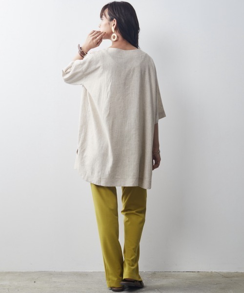 CHIC STYLE(シックスタイル)の「<大きいサイズ>深Vネックチュニックブラウス シックスタイル(シャツ/ブラウス・レディース・ブラック/ベージュ・5L/LL/L/3L/4L)」の9枚目の写真