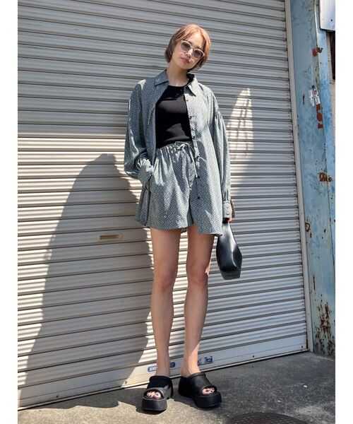 EMODA（エモダ）の「リラックスボリュームシャツ（シャツ/ブラウス・レディース・グレー/ブラック/その他・FREE）」の6枚目の写真