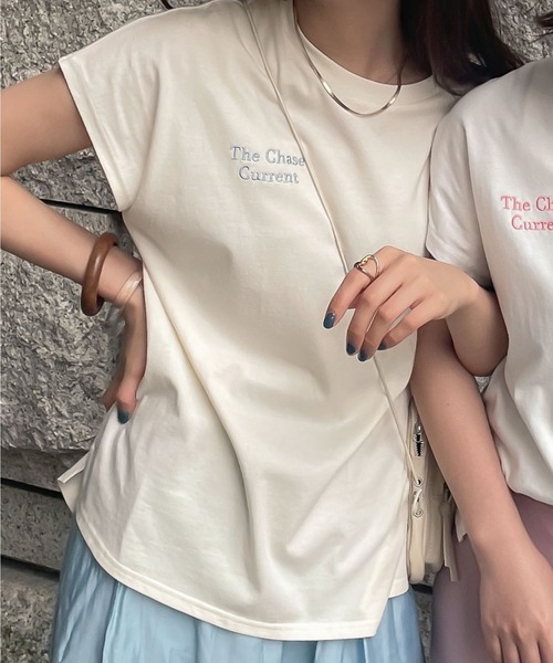 KOBE LETTUCE（コウベレタス）の「選べるデザイン フレンチ刺繍Tシャツ（Tシャツ/カットソー・レディース・オフホワイト/ベージュ/ネイビー/ホワイト系/ベージュ系/ネイビー系・FREE）」の4枚目の写真