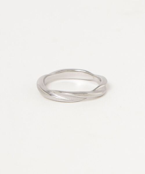 muku(ムク)の「金属アレルギー対応 ツイストウェーブリング/サージカルステンレス/316L(リング・レディース・ゴールド/シルバー・11/13/3/9)」の6枚目の写真