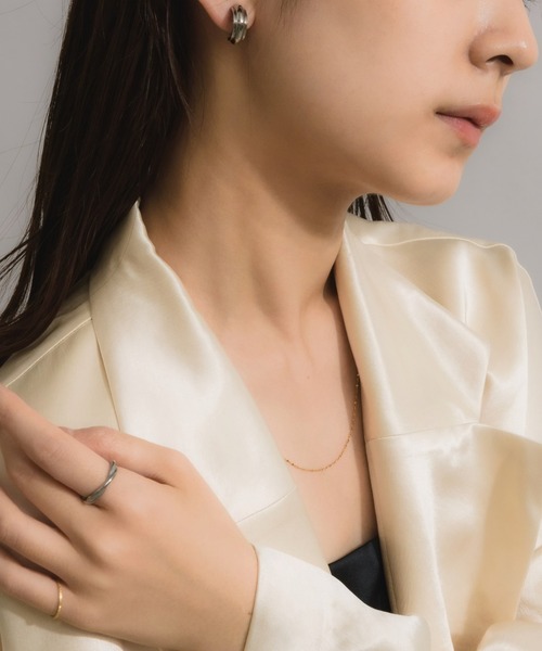 muku(ムク)の「金属アレルギー対応 ツイストウェーブリング/サージカルステンレス/316L(リング・レディース・ゴールド/シルバー・11/13/3/9)」の4枚目の写真