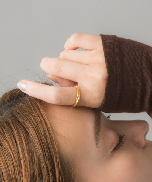 muku(ムク)の「金属アレルギー対応 ツイストウェーブリング/サージカルステンレス/316L(リング・レディース・ゴールド/シルバー・11/13/3/9)」の7枚目の写真