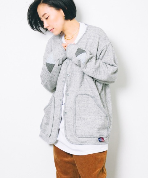 AlexanderLeeChang(アレキサンダーリーチャン)の「AlexanderLeeChang/アレキサンダーリーチャン BLC SWET SANKAKU CARDIGAN BC012201(カーディガン/ボレロ・メンズ・ブラック/グレー/マスタード・MEDIUM/LARGE/X-LARGE)」の2枚目の写真