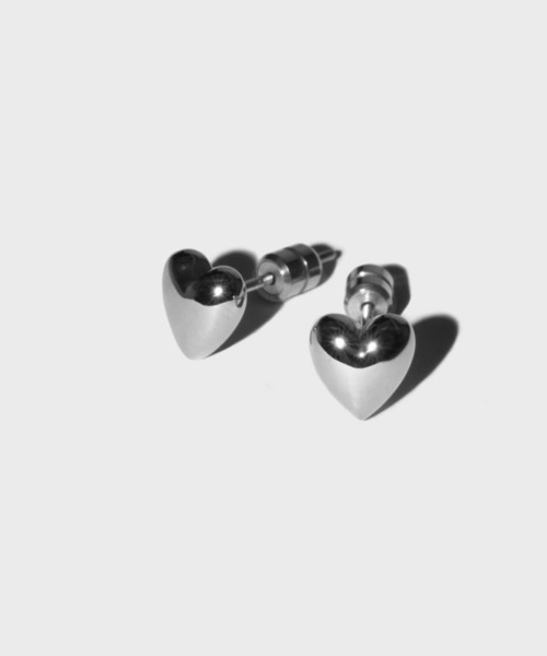 LHME(エルエイチエムイー)の「【WEB限定】”Atrium”プランプハートピアス/サージカルステンレス(金属アレルギー対応)【LHME / エルエイチエムイー】(ピアス(両耳用)・レディース・シルバー/ゴールド/ピンクゴールド・ONE SIZE)」の2枚目の写真