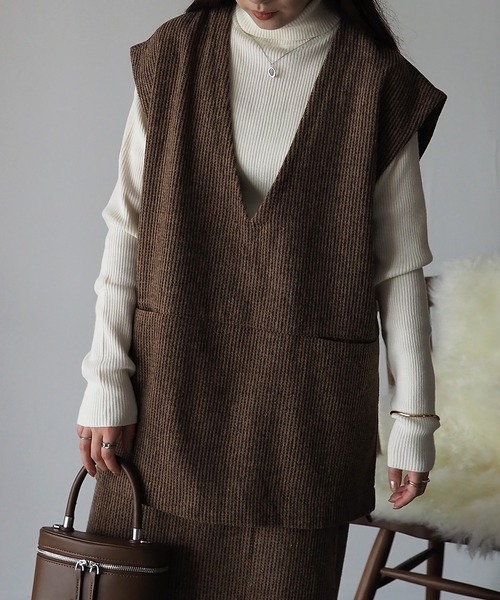 Riberry(リベリー)の「【セットアップ可】起毛ストライプVネックベスト(ベスト・レディース・ブラウン/グレー/チャコールグレー・MEDIUM)」の11枚目の写真