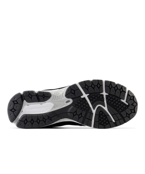 NEW BALANCE(ニューバランス)の「M2002RXD(スニーカー・メンズ・ブラック・25.0cm/25.5cm/26.0cm/26.5cm/27.0cm/27.5cm/28.0cm/28.5cm/29.0cm/30.0cm/22.5cm/23.5cm/24.0cm/24.5cm/23.0cm)」の3枚目の写真