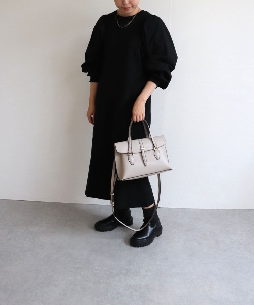 MIAN （ミアン）の「CATTLEYA / フラップ2wayハンドバッグ（ハンドバッグ・レディース・ブラウン/グレー/ブラック/レッド/サックスブルー/ピンクベージュ/モカ・FREE）」の9枚目の写真