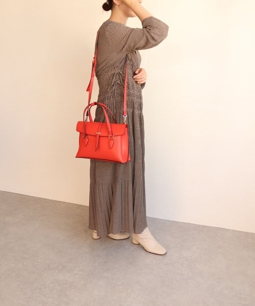 MIAN （ミアン）の「CATTLEYA / フラップ2wayハンドバッグ（ハンドバッグ・レディース・ブラウン/グレー/ブラック/レッド/サックスブルー/ピンクベージュ/モカ・FREE）」の19枚目の写真