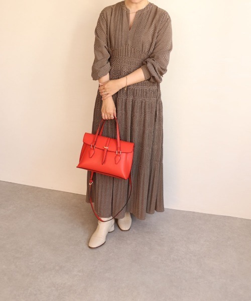 MIAN （ミアン）の「CATTLEYA / フラップ2wayハンドバッグ（ハンドバッグ・レディース・ブラウン/グレー/ブラック/レッド/サックスブルー/ピンクベージュ/モカ・FREE）」の17枚目の写真