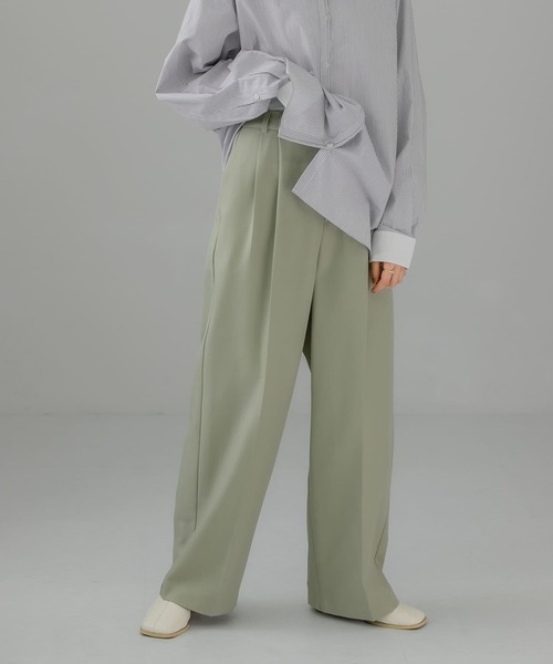 KBF(ケイビーエフ)の「ダブルタックストレートパンツ(その他パンツ・レディース・ブラック/ブラウン/グリーン系その他・ONE)」の3枚目の写真