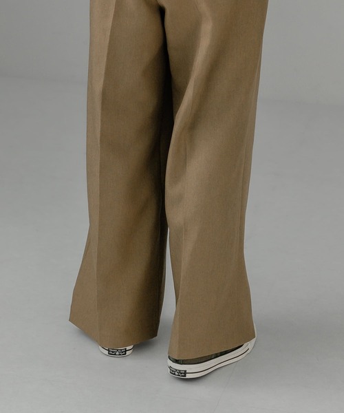 KBF(ケイビーエフ)の「ダブルタックストレートパンツ(その他パンツ・レディース・ブラック/ブラウン/グリーン系その他・ONE)」の11枚目の写真