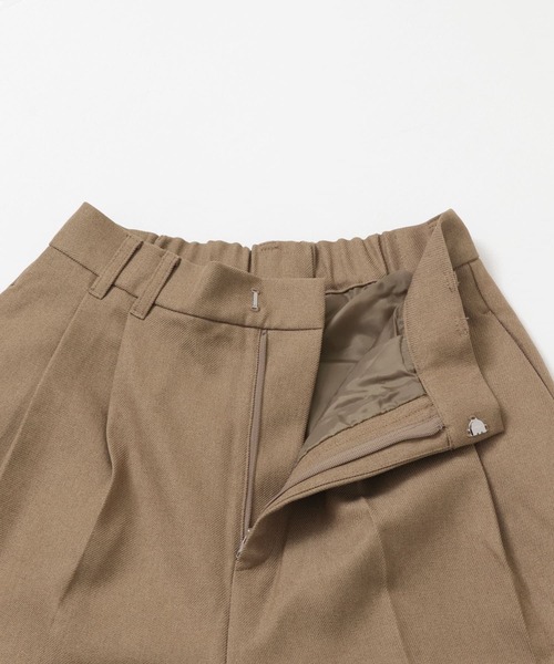 KBF(ケイビーエフ)の「ダブルタックストレートパンツ(その他パンツ・レディース・ブラック/ブラウン/グリーン系その他・ONE)」の6枚目の写真