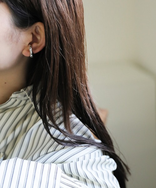 select MOCA(セレクトモカ)の「ヘキサゴンイヤーカフ(イヤーカフ・レディース・ゴールド/シルバー・FREE)」の3枚目の写真