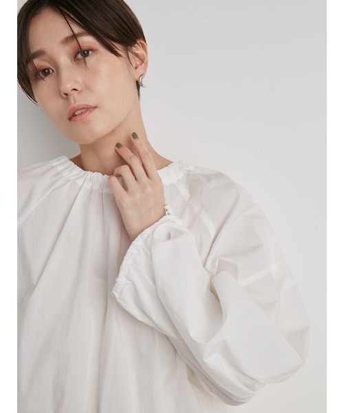 emmi(エミ)の「【emmi atelier】ナイロンギャザークロップドブラウス(シャツ/ブラウス・レディース・ブラック/ピンク/ホワイト・FREE)」の11枚目の写真