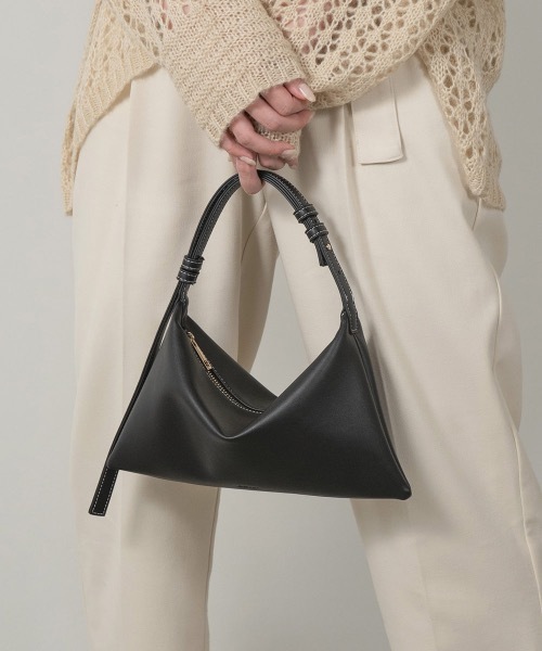 Amiur(エミレ)の「rectangle one handle bag(ハンドバッグ)」 - WEAR Amiur(エミレ)の「rectangle one handle bag(ハンドバッグ)」 - WEAR