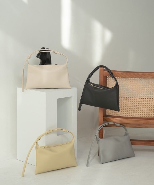 Amiur(エミレ)の「rectangle one handle bag(ハンドバッグ・レディース・アイボリー/イエロー系/ブラック・FREE)」の11枚目の写真