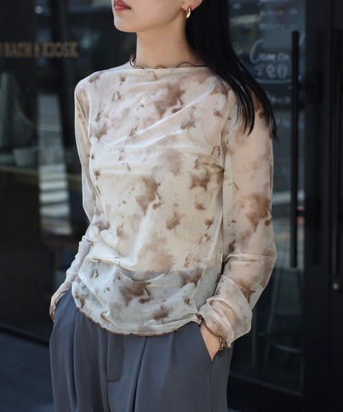 COMMRE(コムル)の「プリントチュールトップス(Tシャツ/カットソー・レディース・ブラウン/オレンジ/グリーン・FREE)」の2枚目の写真