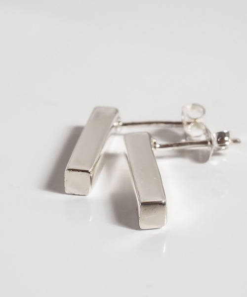 Ops.(オプス)の「ピアス 金属アレルギー対応 シルバー925 ゴールド バーピアス 【loka ロカ】(ピアス(両耳用)・レディース・シルバー/イエローゴールド・ONE SIZE)」の4枚目の写真