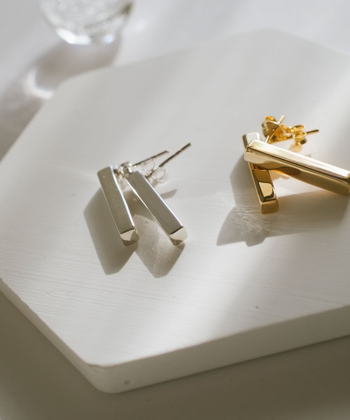 Ops.(オプス)の「ピアス 金属アレルギー対応 シルバー925 ゴールド バーピアス 【loka ロカ】(ピアス(両耳用)・レディース・シルバー/イエローゴールド・ONE SIZE)」の3枚目の写真