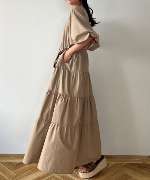 ACYM(アシーム)の「Heart neck tiered ワンピース(ワンピース・レディース・ベージュ/ブラック・FREE)」の5枚目の写真