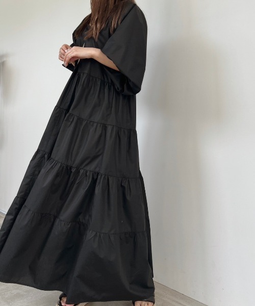 ACYM(アシーム)の「Heart neck tiered ワンピース(ワンピース・レディース・ベージュ/ブラック・FREE)」の7枚目の写真