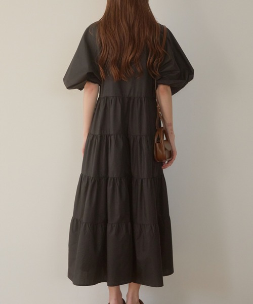 ACYM(アシーム)の「Heart neck tiered ワンピース(ワンピース・レディース・ベージュ/ブラック・FREE)」の16枚目の写真