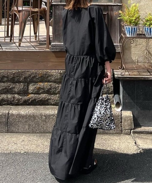 ACYM(アシーム)の「Heart neck tiered ワンピース(ワンピース・レディース・ベージュ/ブラック・FREE)」の12枚目の写真