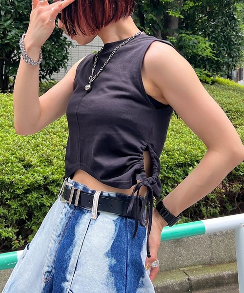 PAGEBOY(ページボーイ)の「ピッタミニサイドオープンノースリーブ(Tシャツ/カットソー・レディース・チャコールグレー/オフホワイト/ブラック・FREE)」の3枚目の写真