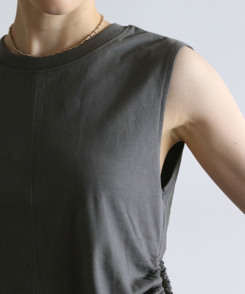 PAGEBOY(ページボーイ)の「ピッタミニサイドオープンノースリーブ(Tシャツ/カットソー・レディース・チャコールグレー/オフホワイト/ブラック・FREE)」の7枚目の写真